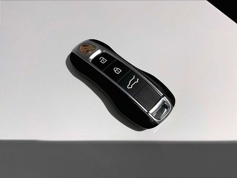 Used 2025 Porsche Cayenne S image 34