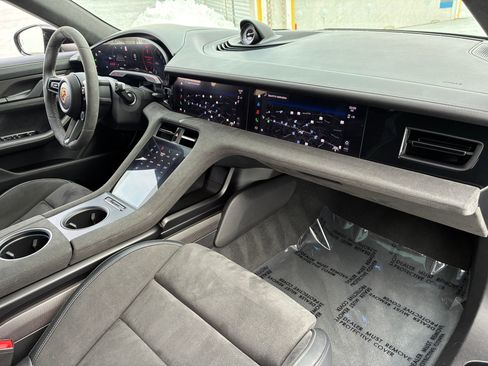 Used 2023 Porsche Taycan GTS image 22