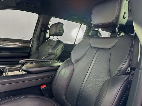 Used 2022 Jeep Wagoneer Series III image 38