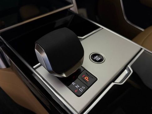 New 2025 Land Rover Range Rover Long Wheelbase SE image 16