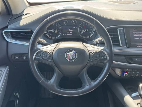 Used 2020 Buick Enclave Essence image 13