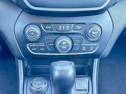 Used 2023 Jeep Cherokee Altitude Lux AWD/4WD image 17