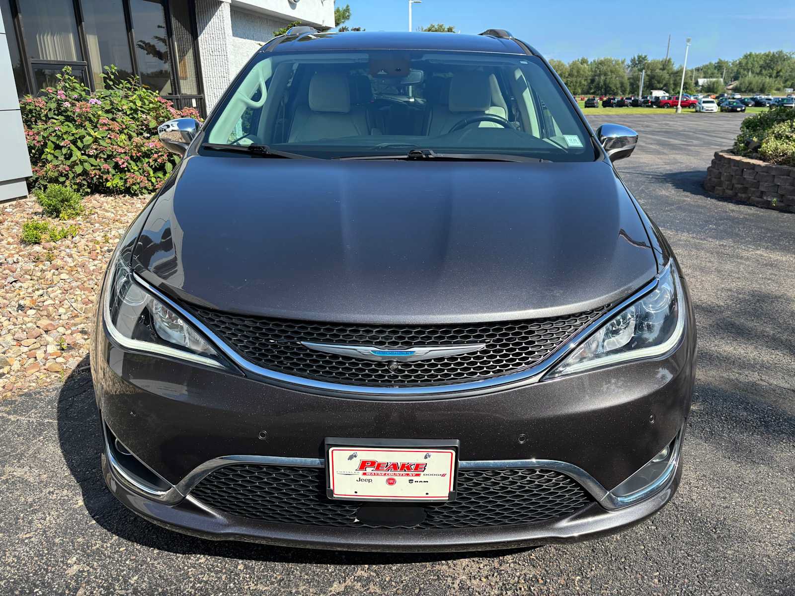 Used 2020 Chrysler Pacifica Limited w/ Advanced Safetytec Group FWD image 12
