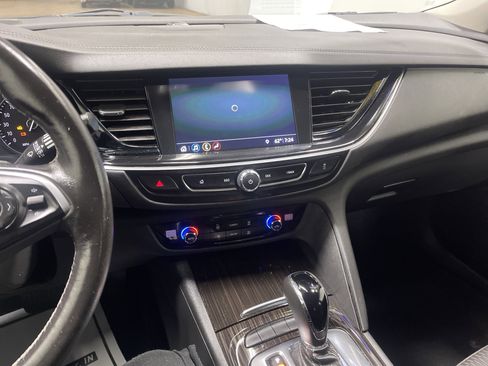 Used 2019 Buick Regal Preferred image 28