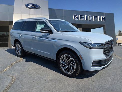 New 2025 Lincoln Navigator Reserve image 1