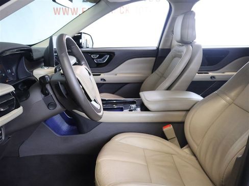 Used 2020 Lincoln Aviator Reserve w/ Equipment Group 201A image 8
