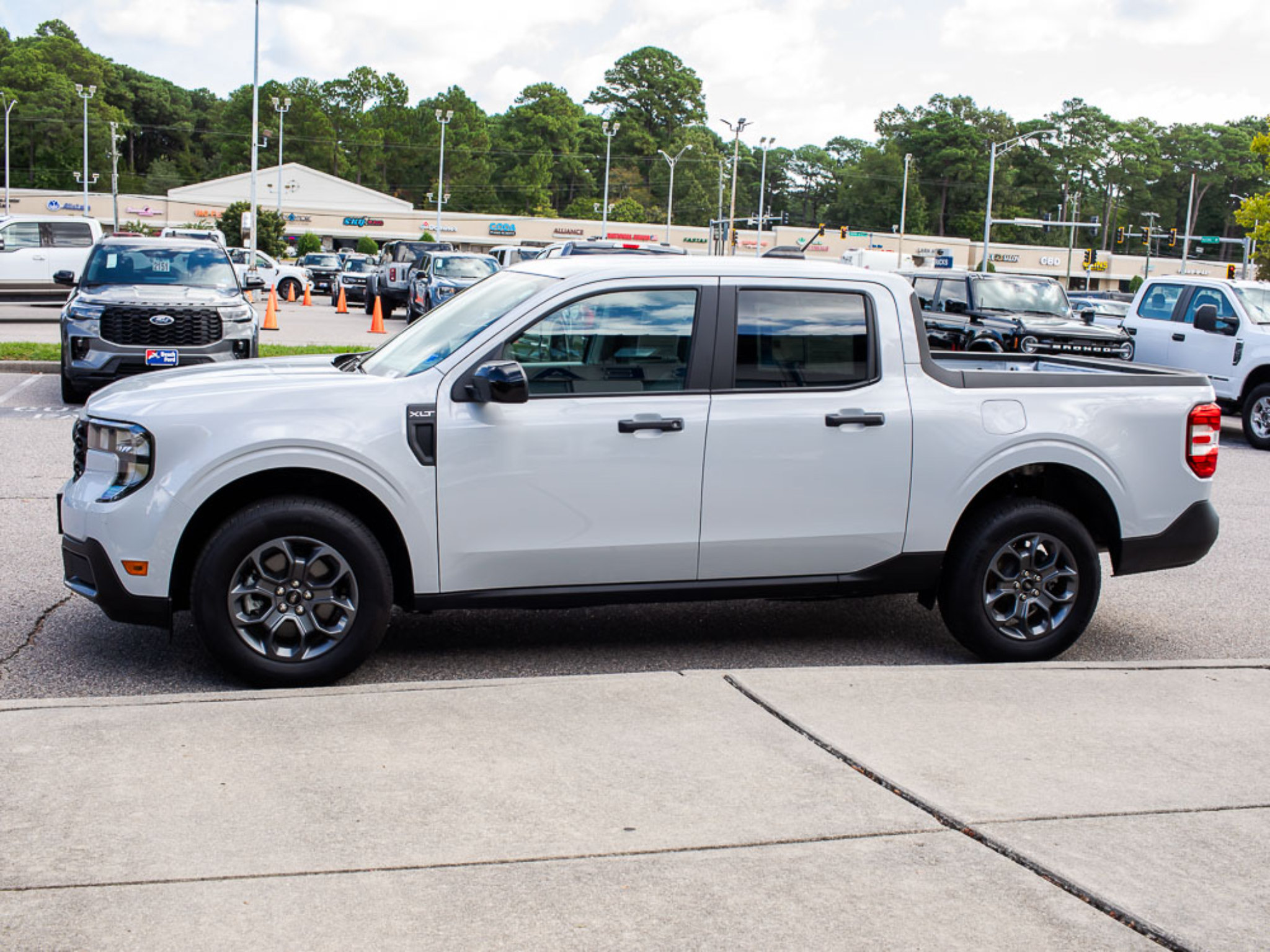 Used 2026 Ford Maverick XLT w/ XLT Luxury Package AWD/4WD image 3