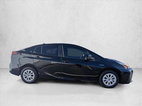Used 2022 Toyota Prius LE image 4