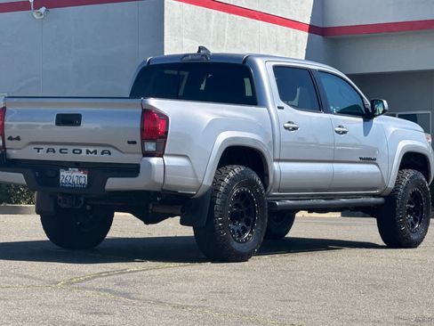 Used 2021 Toyota Tacoma SR5 w/ Technology Package image 2