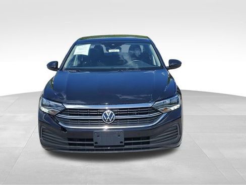 Used 2023 Volkswagen Jetta SE w/ Panoramic Sunroof Package FWD image 2
