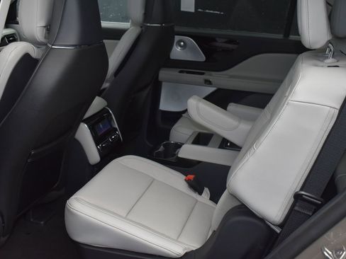 New 2025 Lincoln Aviator Reserve w/ Equipment Group 201A AWD/4WD image 11