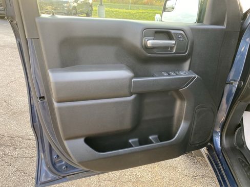 Used 2021 Chevrolet Silverado 1500 Custom Trail Boss w/ LPO, Dark Essentials Package image 9