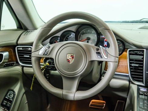 Used 2011 Porsche Panamera S image 13