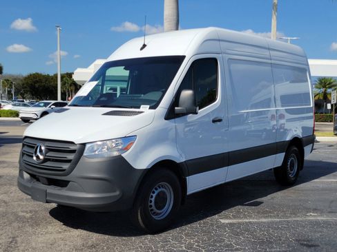 Used 2025 Mercedes-Benz Sprinter 2500 image 7