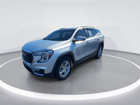 Used 2022 GMC Terrain SLE w/ Driver Convenience Package image 4