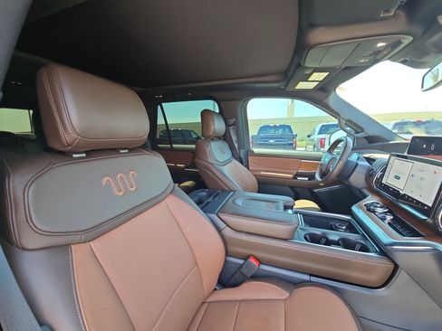 Used 2025 Ford Expedition King Ranch AWD/4WD image 30