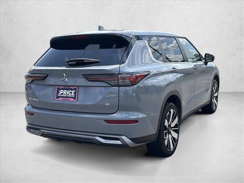 Used 2025 Mitsubishi Outlander SE FWD image 5