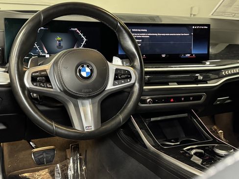 Used 2023 BMW X7 xDrive40i w/ M Sport Package image 34