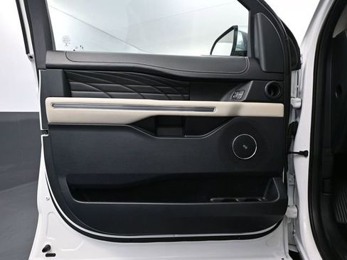 Used 2021 Ford Expedition Platinum image 19