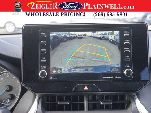 Used 2022 Toyota Venza LE image 19