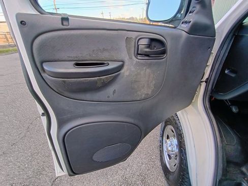 Used 2002 Dodge B3500 image 42