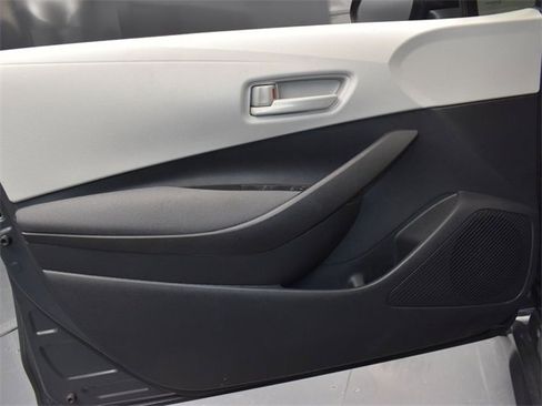 Used 2025 Toyota Corolla LE image 16