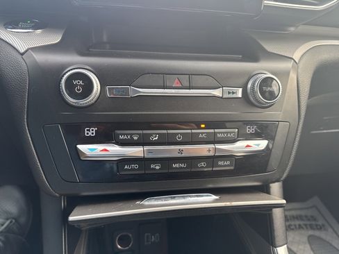 Used 2020 Ford Explorer XLT w/ Equipment Group 202A image 16