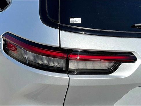 New 2025 Jeep Grand Cherokee L Limited w/ Black Appearance Package image 15