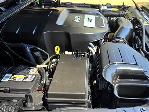 Used 2018 Jeep Wrangler Unlimited Sahara w/ Connectivity Group image 23