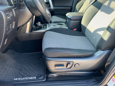 Used 2016 Toyota 4Runner SR5 AWD/4WD image 6