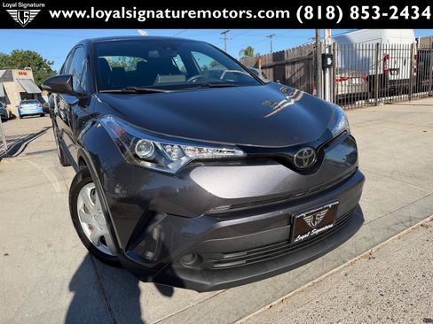 Used 2019 Toyota C-HR LE FWD image 1