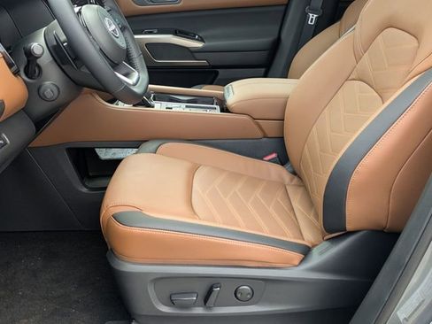 New 2025 Nissan Pathfinder Platinum image 14