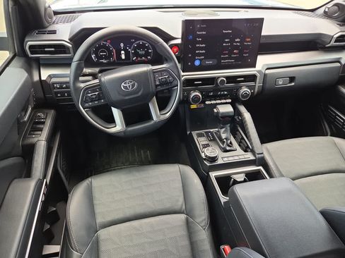 Used 2025 Toyota 4Runner TRD Off-Road Premium AWD/4WD image 24