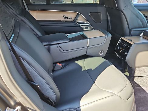 New 2026 Land Rover Range Rover SV image 18