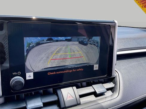 Used 2025 Toyota RAV4 XLE FWD image 27