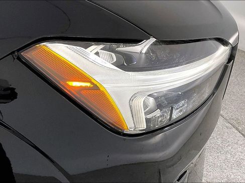 Certified 2023 Volvo XC60 B5 Plus w/ Protection Package Premier image 39