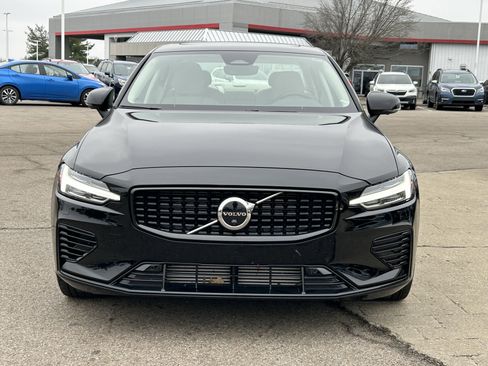 Used 2023 Volvo S60 T8 Plus image 2