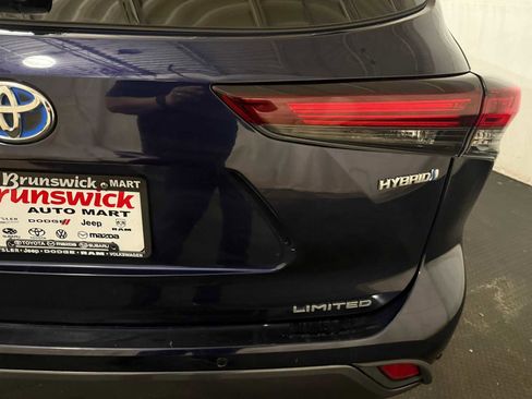 Used 2024 Toyota Highlander Limited image 18