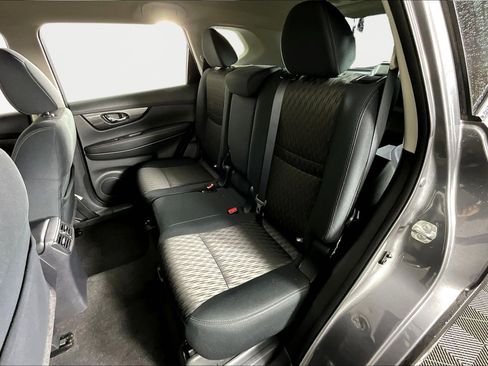 Used 2018 Nissan Rogue S image 23