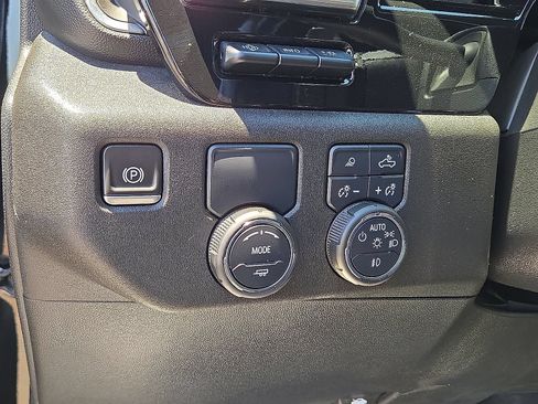 Used 2022 Chevrolet Silverado 1500 High Country w/ Technology Package RWD image 24