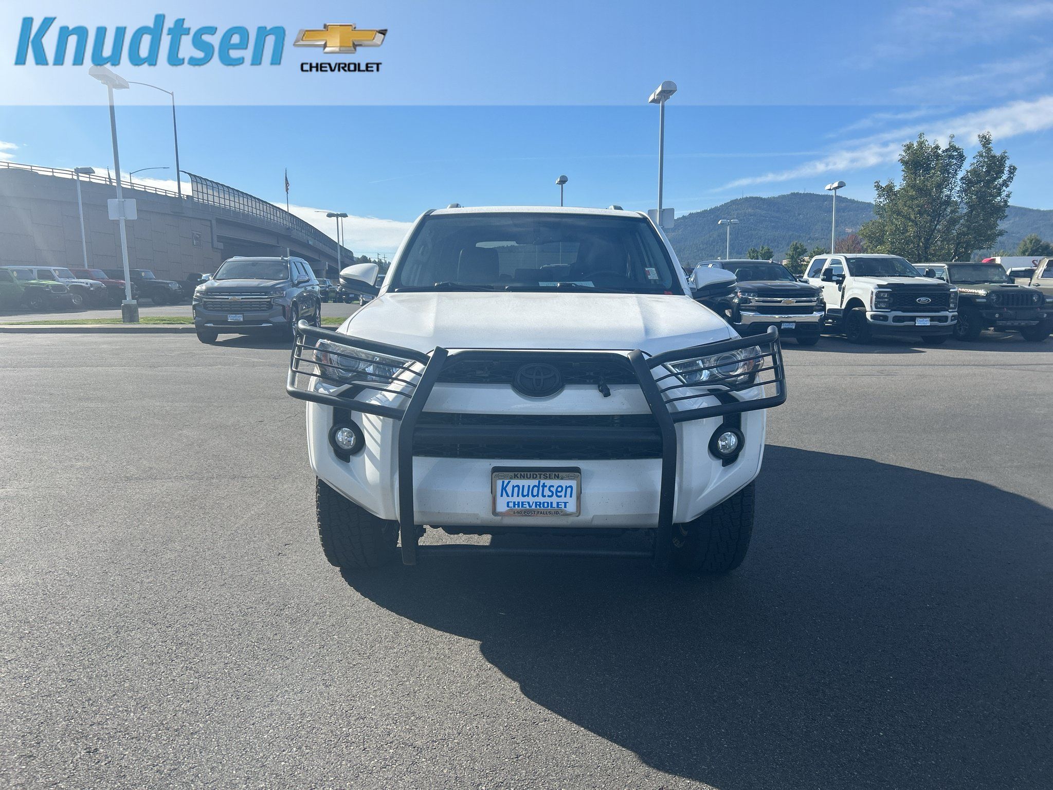 Used 2017 Toyota 4Runner SR5 Premium AWD/4WD image 2