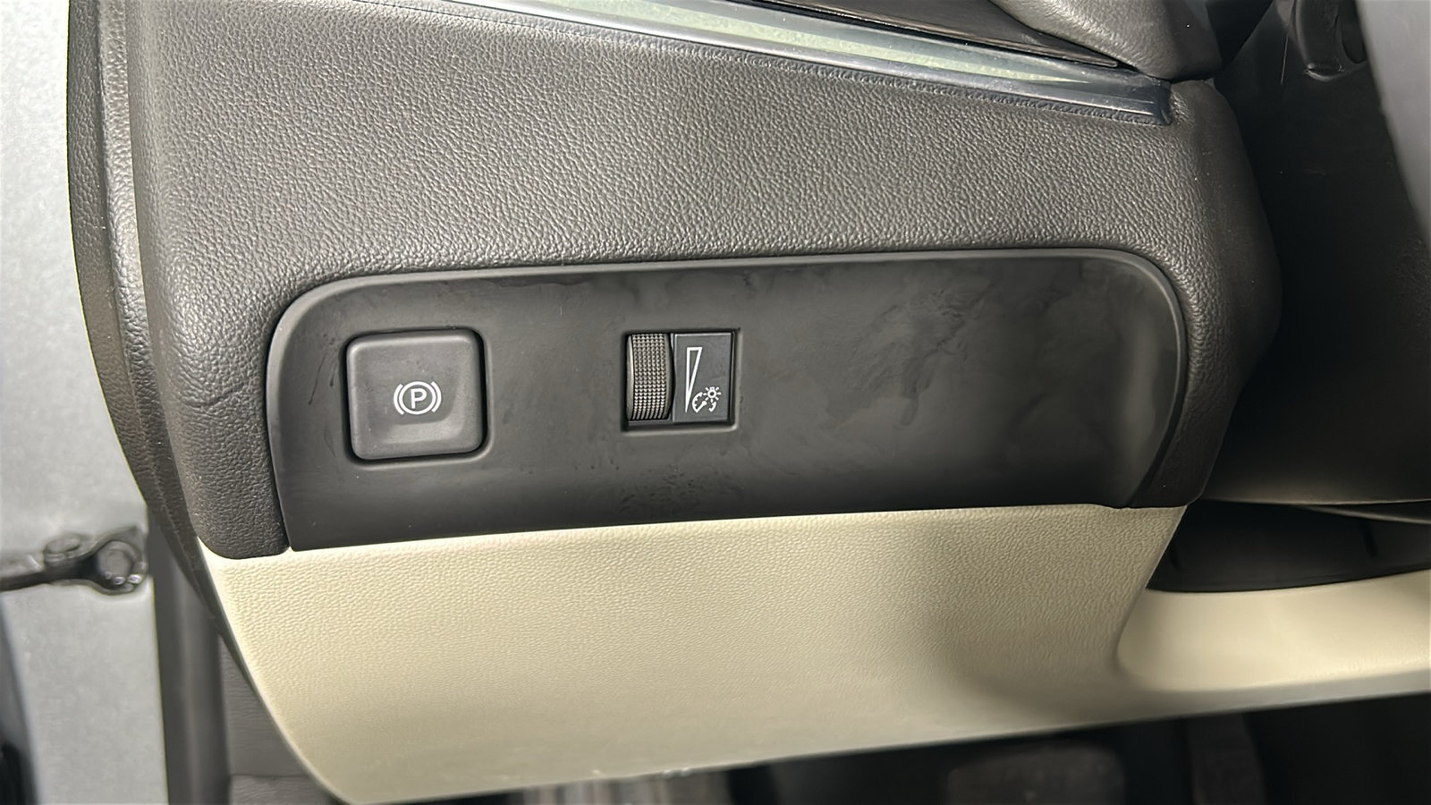 Used 2023 Buick Enclave Essence w/ Experience Buick Package AWD/4WD image 23