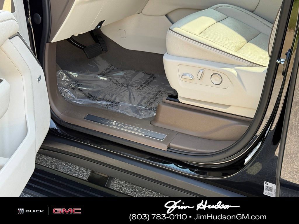 Used 2021 GMC Yukon XL Denali w/ Denali Premium Package AWD/4WD image 24