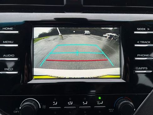 Used 2018 Toyota Camry LE image 24