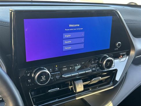 Used 2024 Toyota Highlander Limited image 23