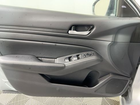 Used 2024 Nissan Altima 2.5 SV image 12