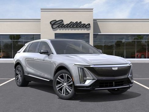 Used 2026 Cadillac Lyriq Luxury w/ LPO, Floor Liner Package AWD/4WD image 7