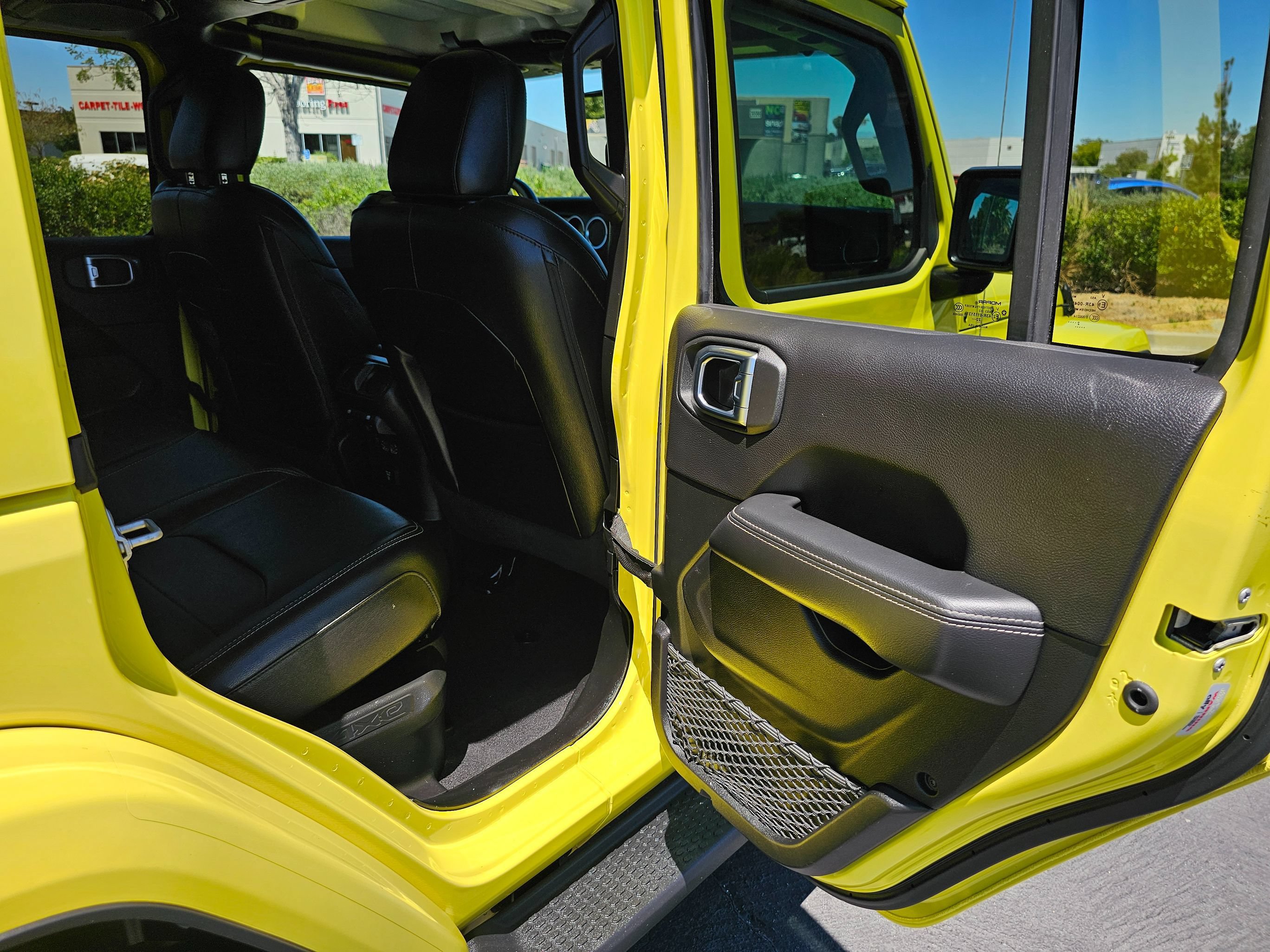 Used 2023 Jeep Wrangler Unlimited Sahara w/ Cold Weather Group AWD/4WD image 27