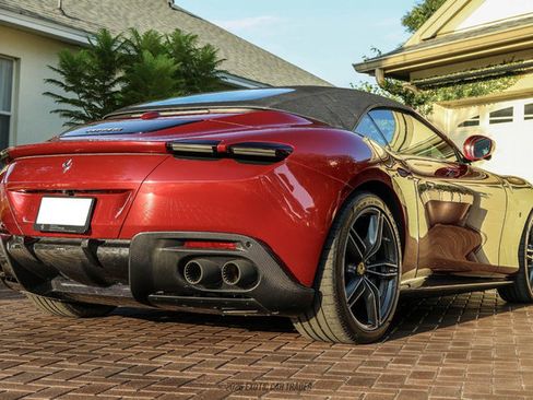 Used 2025 Ferrari Roma Spider RWD image 18