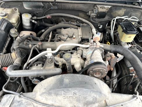 Used 2002 Chevrolet Silverado 3500 2WD Regular Cab HD image 12